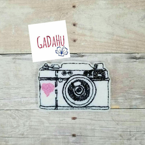 Camera with heart feltie. Embroidery Design 4x4 hoop Instant Download. Felties. Photograph feltie Photos feltie